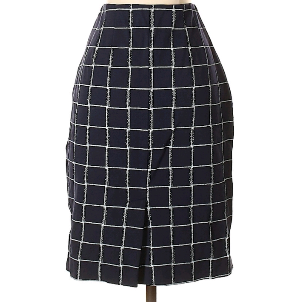 Amanda and Chelsea pencil skirt, great for fall - Picture 2 of 4